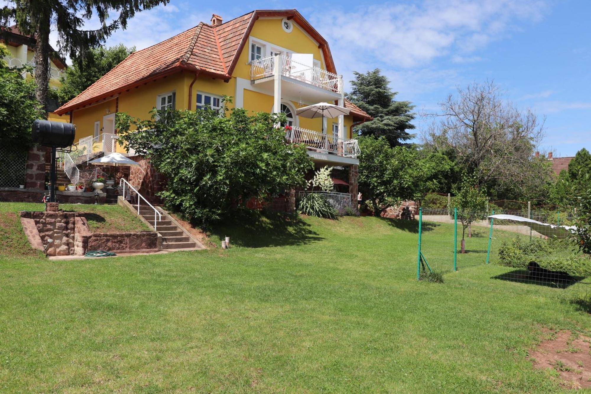 Gyoengyoem Apartman Balatonalmadi Luaran gambar
