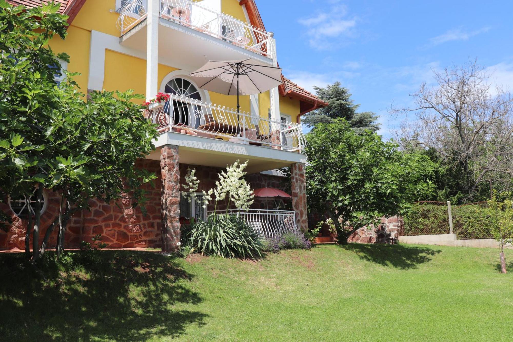 Gyoengyoem Apartman Balatonalmadi Luaran gambar