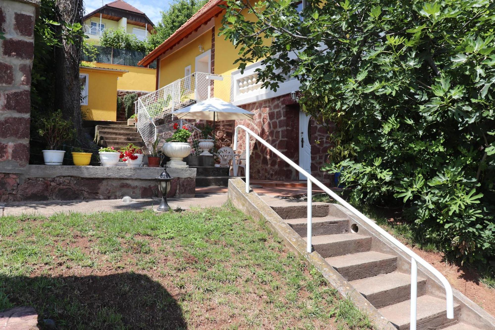 Gyoengyoem Apartman Balatonalmadi Luaran gambar